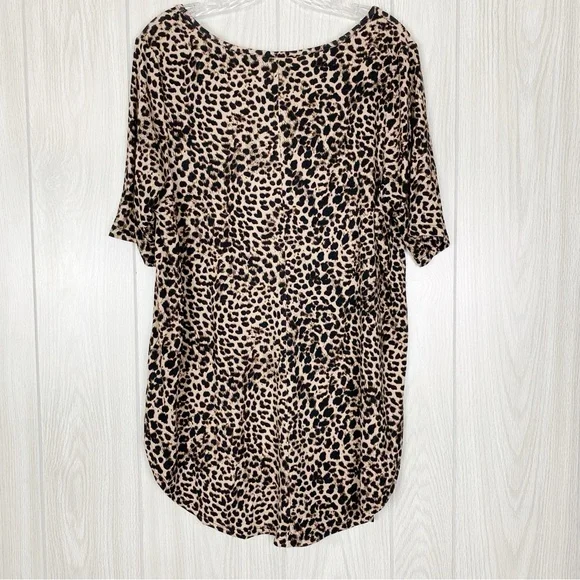 Torrid | Leopard Print Super Soft V-Neck T-Shirt Size 1X - Picture 2 of 13